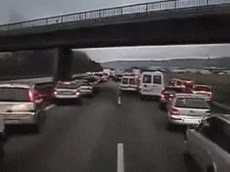 ambulancia,circular,entre coches,velocidad,accidente,apartarse