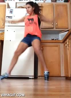 baile,fail,caer,al suelo,cocina,vasos,zapatos