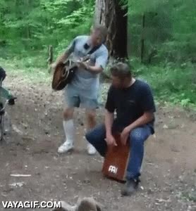 murcielado,morder,mordisco,guitarra,cajón,cuello,vampiro