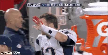 ligar,ignorar,pasar,high five,fail,jugador,futbol americano,intentar