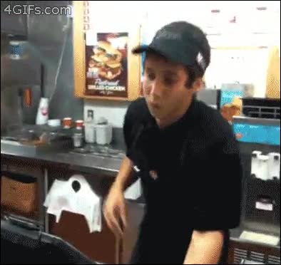 mano,truco,cortada,tarjeta,entregar,susto,camara oculta