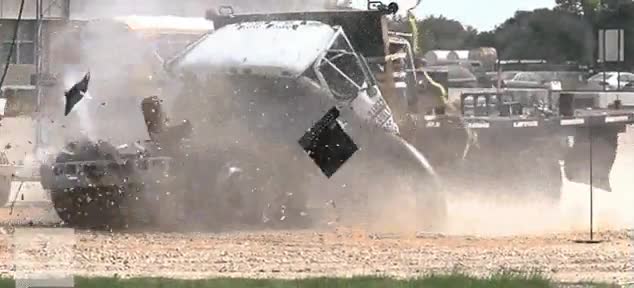 valla,chocar,empotrarse,pruebas de accidente,camion,estados unidos