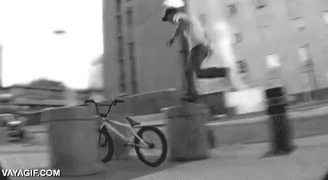 bmx,truco,caminar,postes,mira mama sin manos y sin pies,va sola,bicicleta