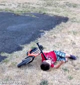 bicicleta,daño,clavarse el manillar,aprender,padre,hijo,niño