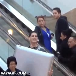 iPhone,gigante,iPad,auriculares,broma,camara oculta,tal vez no tan alejado de la realidad