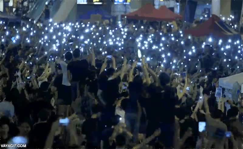 hong kong,protestas,manifestaci&oacute;n,independencia,china,moviles,luz,brillante,es bonito dentro de lo grave