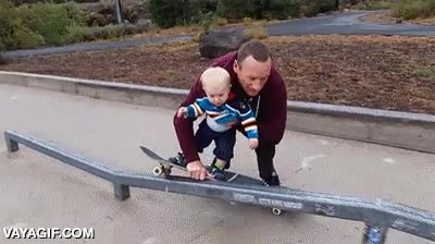 padre,skate,ni&ntilde;o,monopatin,grindar,no sabe caminar y ya patina,barra,skater dad