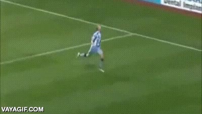 cesped,de rodillas,resbalar,quedarse clavado,de boca,gol,celebración