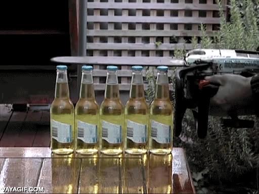 sierra el&eacute;ctrica,botellas,tapones,de cinco en cinco,abrir