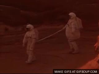 acabemos con esto,astronautas,muy contento el primero no est&aacute;,el segundo ya algo m&aacute;s