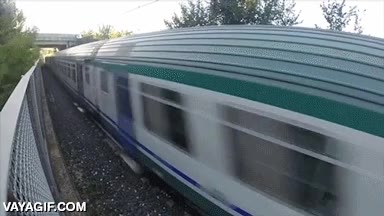 jugarse la vida tontamente,temerario,chaval,vias del tren,tumbado,video,montaje