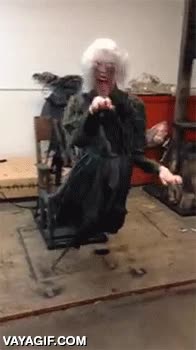 bruja,broma,Halloween,susto,muelle