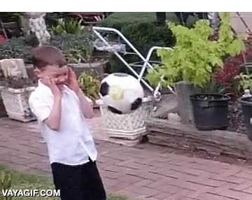 pelotazo,en la cara,in your face,pelota,bal&oacute;n,chutar,headshot