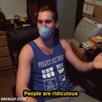 ebola,exagerar,no hay para tanto,cada vez m&aacute;s protegidos,mascara,mascarilla,traje aislante