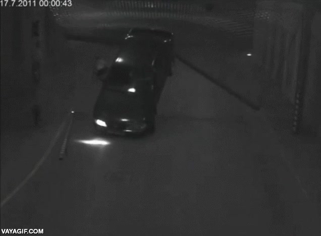 coche,volcar,fail,volver a salir,pasar,porque van sin camiseta