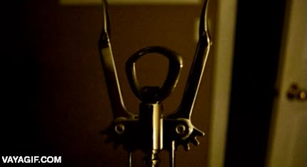 gimnasta,abridor,sacacorchos,brazos arriba,saludar,abrebotellas