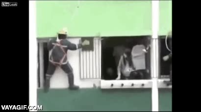 lo mejor el que mira comiendo patatas,palomitas,rescate,suicidio,suicidarse