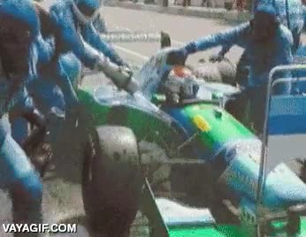 coche,mecanicos,ba&ntilde;o,ba&ntilde;ar,gasolina,combustible,fuego,piloto,en llamas,creo que van a despedir a alguien