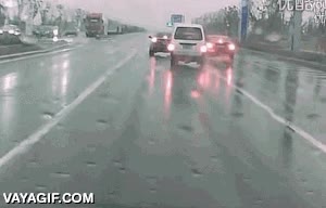 furgoneta,lluvia,derrape,suerte o habilidad?,perder el control