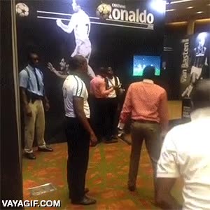 cristiano ronaldo,pringaos,nadie salta más que cristiano,balón,nadie llega,rematar