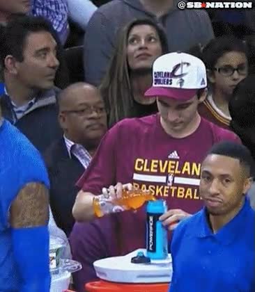 lo que se hace por promocionar un producto aunque no te guste,eso es trampa,botella,powerade,rellenar,gatorade,basket