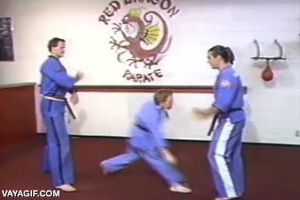 empujones,empujar,o te defiendes o siguen igual,karate,abusones,rebotate