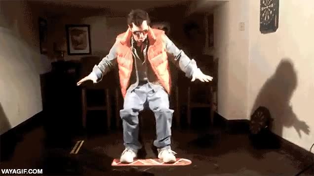 truco con las piernas,flotar,deslizante,monopatin,hoverboard,disfraz,marty mcfly