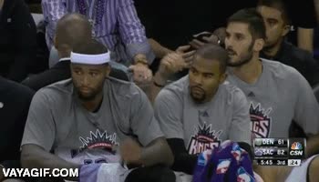 banquillo,basket,ayudarse,teamwork,colegas,pelo,cinta,poner bien,sacramento kings