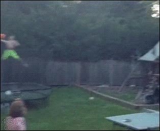 flotador,colchoneta,chica,piscina,headshot,cama elastica,saltar,puntería,pelotazo