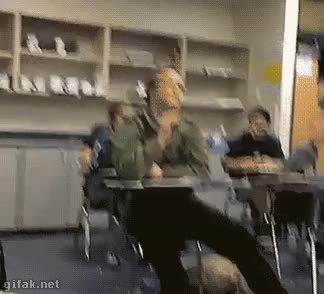 buen intento de disimulo,aplauso,pillar,dormirse en clase,aplaudir,profesor,humillación