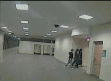 persecuci&oacute;n,comisaria,atravesar,coches,polic&iacute;a