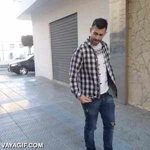 vaya buitre,desabrochar,consolar,dejar a la novia,amigos,colegas,buitron