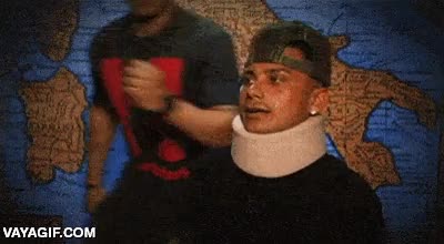 collar&iacute;n,trollear,no poder girarse,troll,amigos,cuello ortop&eacute;dico