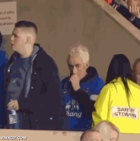 me entero que me hace eso y le arranco la nariz,cerdo,tocar,pelo,pegar,sacar,mocos,maleducado