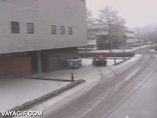 piscina,coche,no sabes que hay bajo el hielo,atajo,no te lo esperabas,fail