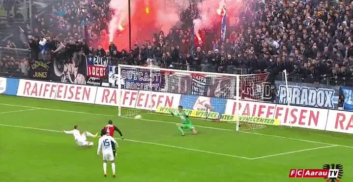 enorme portero,futbol,chilena,por poco,penalti,salvar,mala suerte