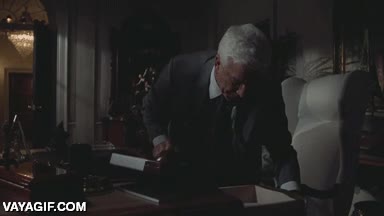 encontrar algo,comedia,pelicula,leslie nielsen,bingo,cajón