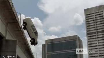 tendr&iacute;an que caer de morro o incluso al rev&eacute;s,furgoneta,the walking dead,caer de pie,vaya fail de montaje,daryl,carol