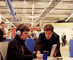 la red social,pelicula de facebook,portatil,romper,ordenador,biblioteca,musica