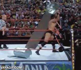 wwe,lanzar,cubo de basura,tirar,enano,hermano peque&ntilde;o,trollear