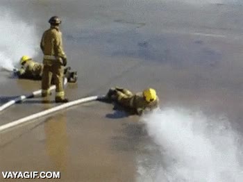 potencia,bomberos,manguera,no controlar,chorro,arrastrar,suelo