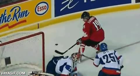 golazo,pase,jugador,hockey sobre hielo,toques en el aire,reflejos,coordinaci&oacute;n