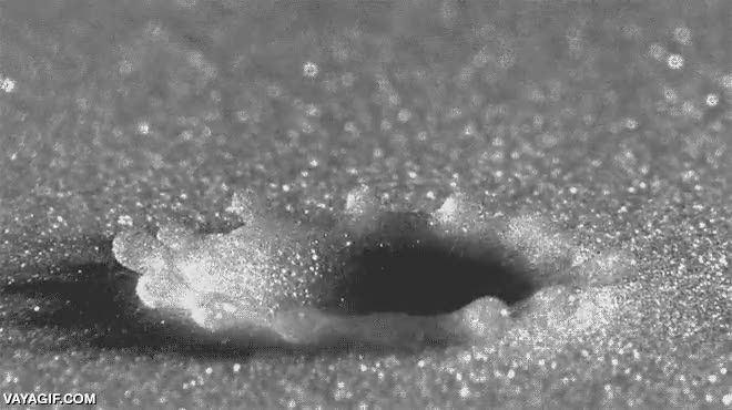 arena,en la arena cay&oacute; tu l&aacute;grima,y una l&aacute;grima cay&oacute; en la arena,caer,camara lenta,slow motion