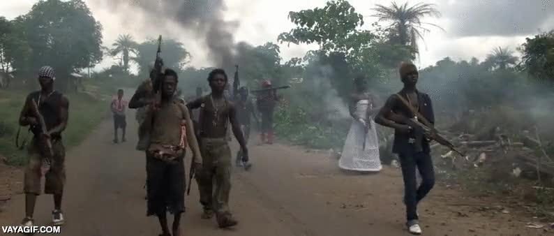 de blanco para m&aacute;s inri,vestido de novia,armados,mercenarios,milicias