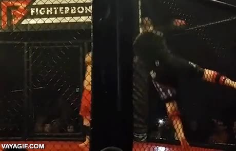 pegartela,resbalar,apoyarse en la valla,amateur,lucha,pelea,mma