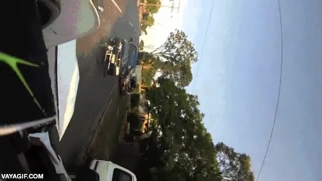 motorista,fail,empujar,atropellar,embestir,moto,montar,subir