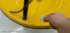 contra las normas,la idea es tirarla por la ranura y que ruede,moneda,el mundo arder,tenemos un malote por aqu&iacute;