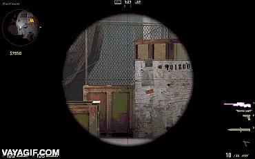 Hay que estar muy atento a todo cuando quieres campear en un juego de tiros counter strike,miedo,campero,campear,sorpresa,susto,asustarse,niño