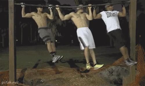 sincronizados,tres,chicos,fuerte,fuerza,barra,dominadas,subir