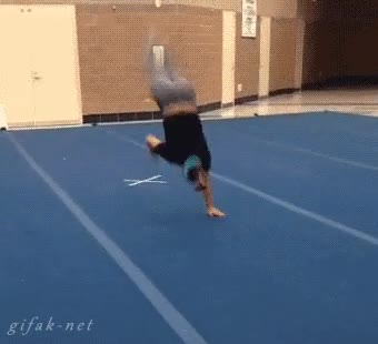 con una mana,dos manos,hacia atr&aacute;s,backflip,mortales,gimnasta